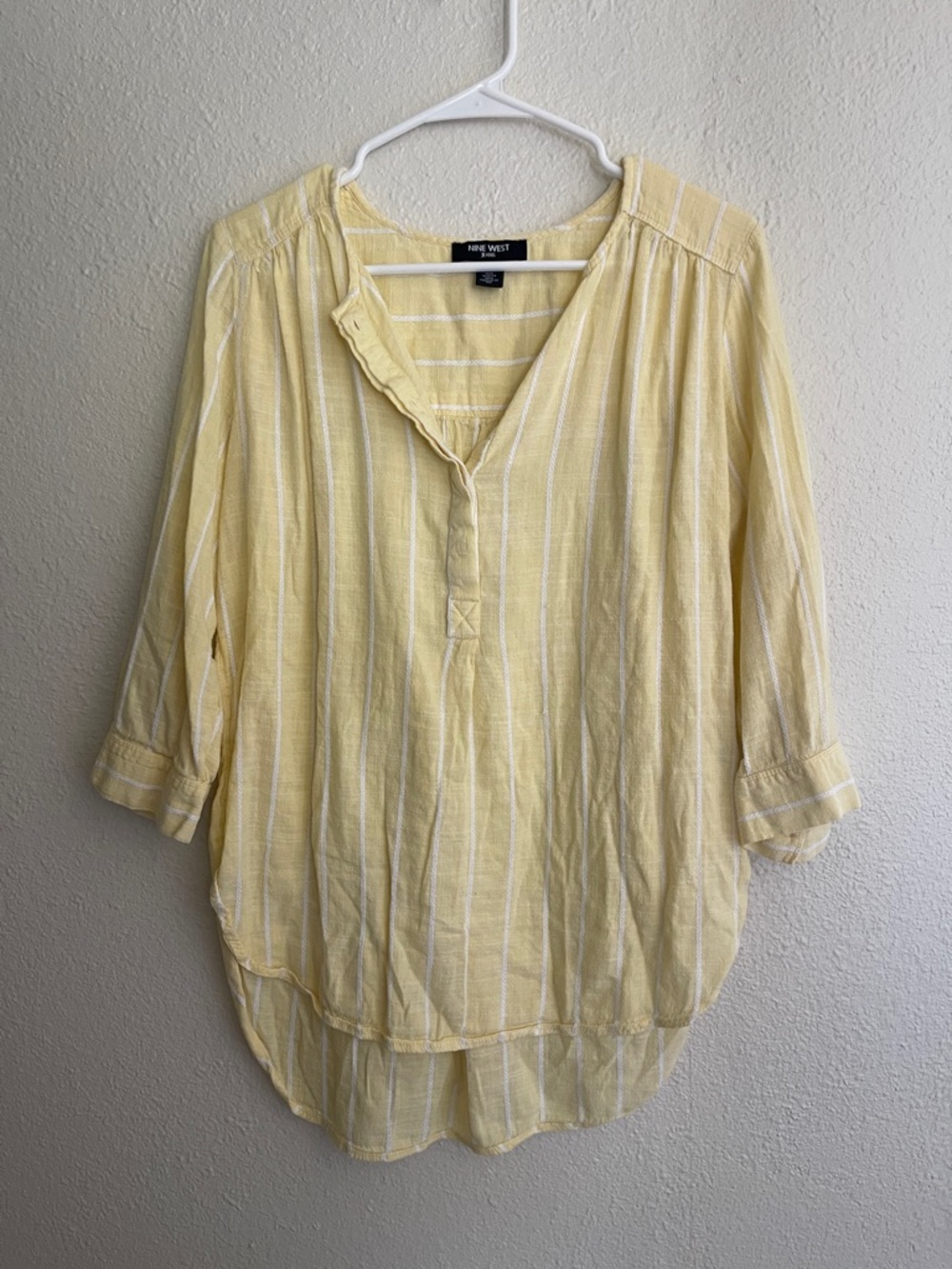 🌸 (5 for $15) Flowy yellow tunic Nine West, large 3/4 sleeves, button front